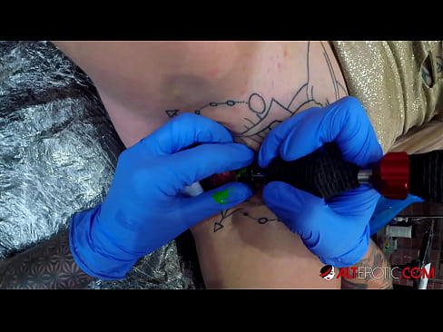 ❤️ tattooed ທີ່ສຸດ Hottie Sully Savage ໄດ້ຮັບ tattoo ສຸດ clitoris ຂອງນາງ ️ ການຮ່ວມເພດພິເສດ ທີ່ lo.dreamypassionjourney.ru